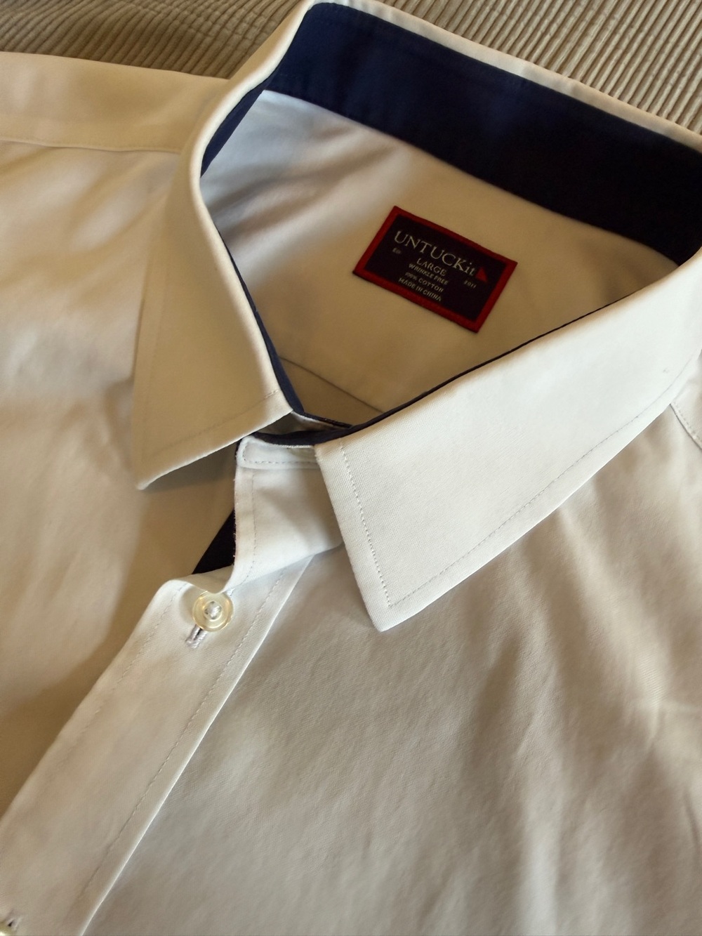 UNTUCKit Men’s White Wrinkle-Free Cotton Shirt – Large – Navy Contrast Trim